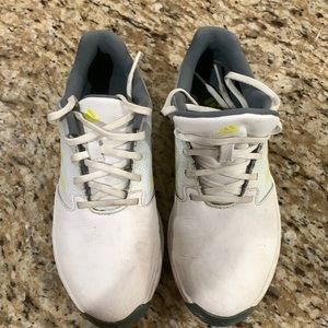 Adidas Boys size 5 Golf shoes